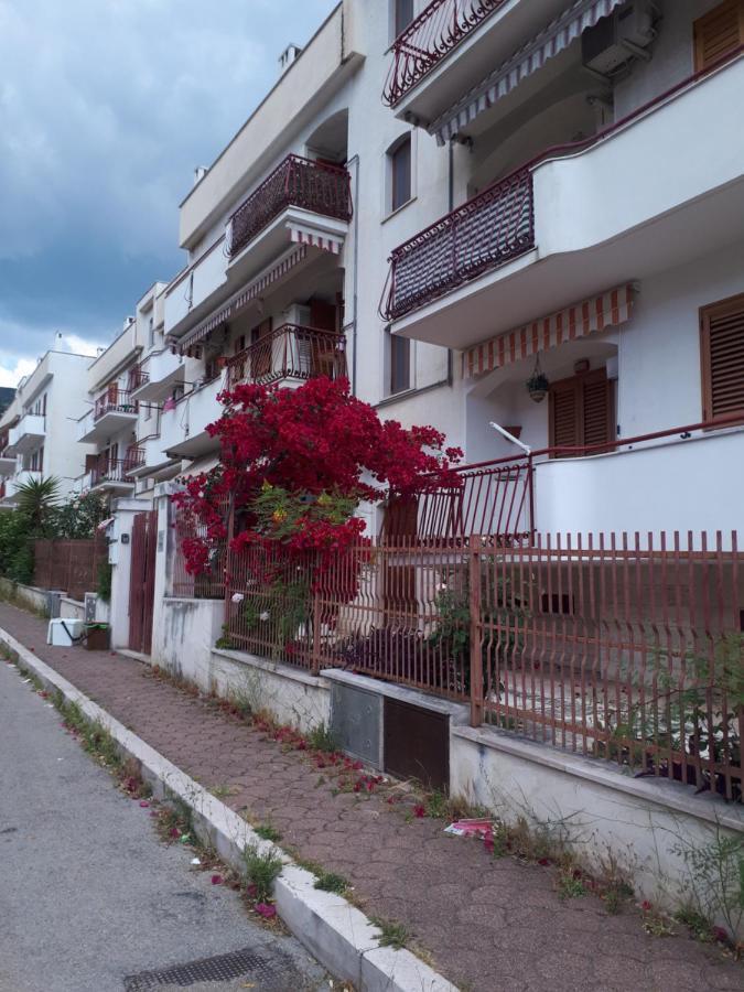 La Vie En Rose Mattinata Apartment Luaran gambar